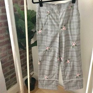 Plaid trouser with little flower detailing🌷🌼